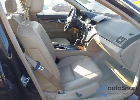 2009 Mercedes-Benz C 300 Luxury 4Matic/Sport 4Matic z USA, uszkodzony, nr VIN WDDGF81X09F307840